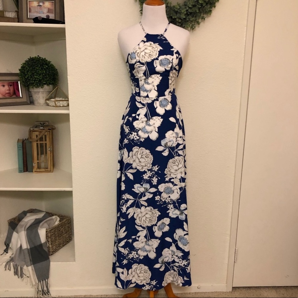 Lulu’s in blossom blue floral maxi